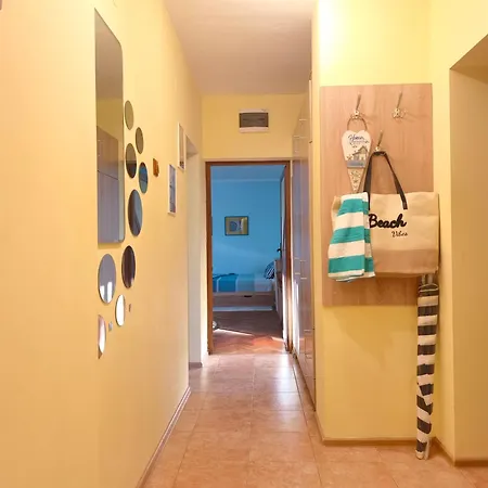 Apartament By The Sea 3