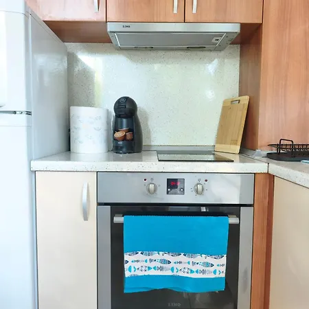 Apartament By The Sea 3 *